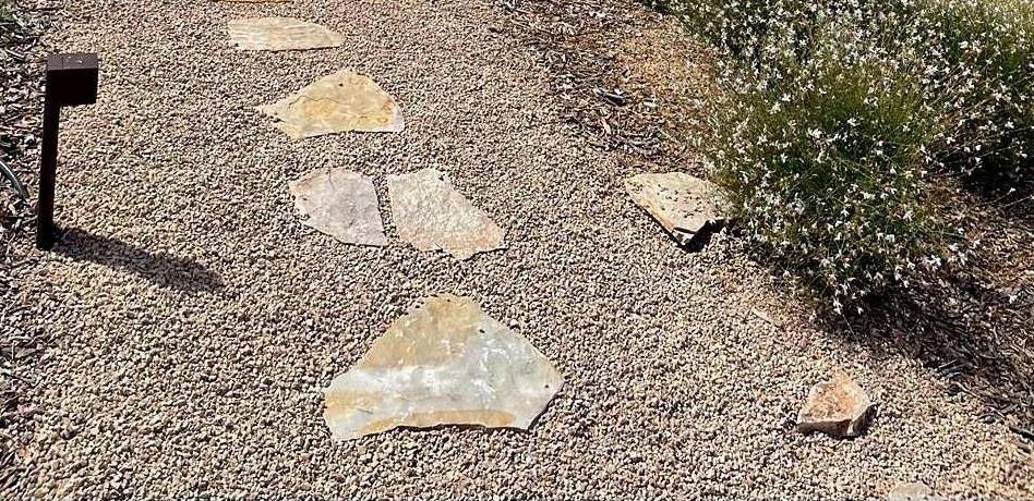 Paths, gravel and finishes
